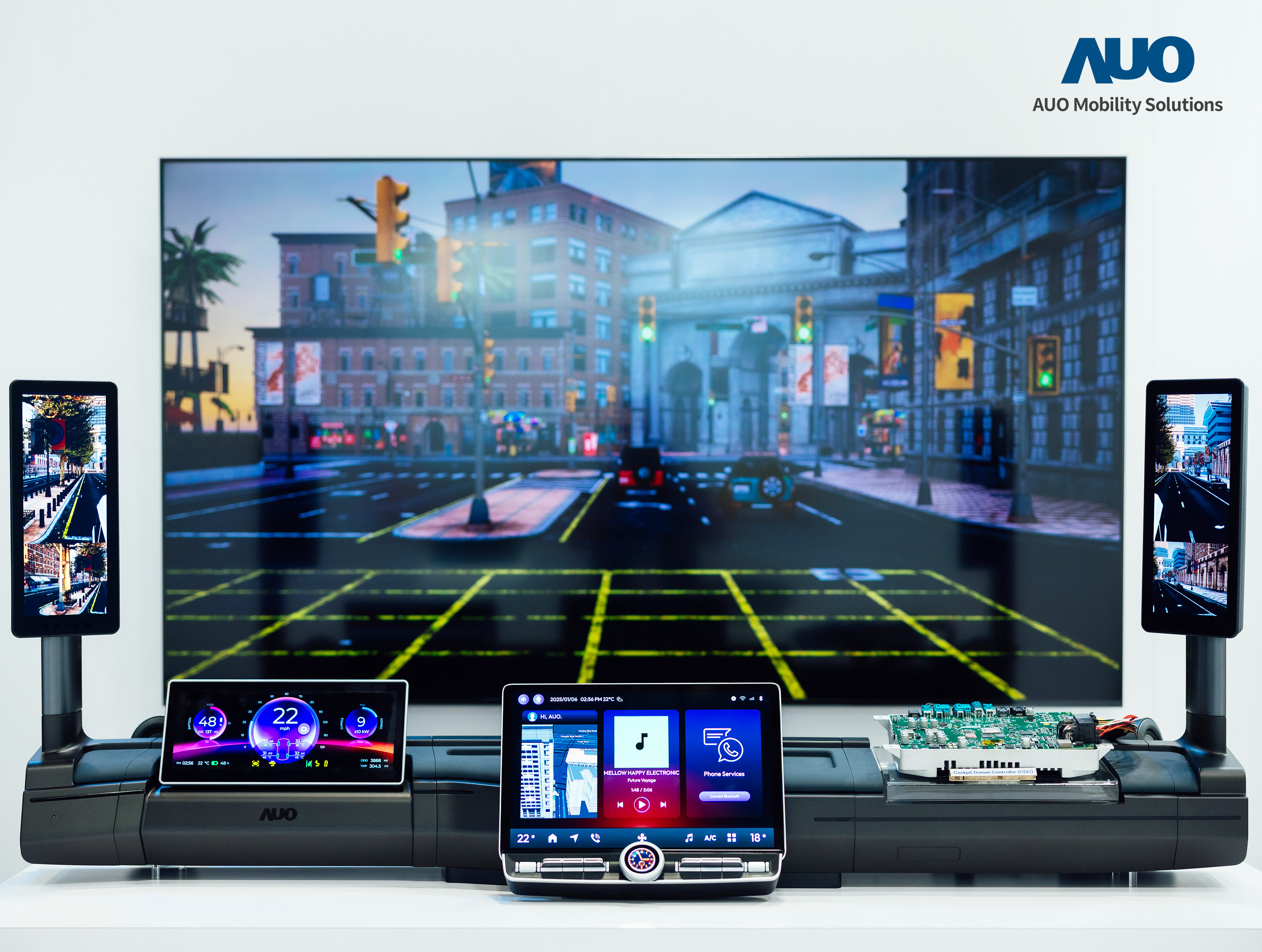 友達智慧移動推出智慧座艙域控平台，支援CDC、分區架構並整合AI運算模組，提供智慧體感與座艙互動功能，驅動個人化座艙功能全面升級。