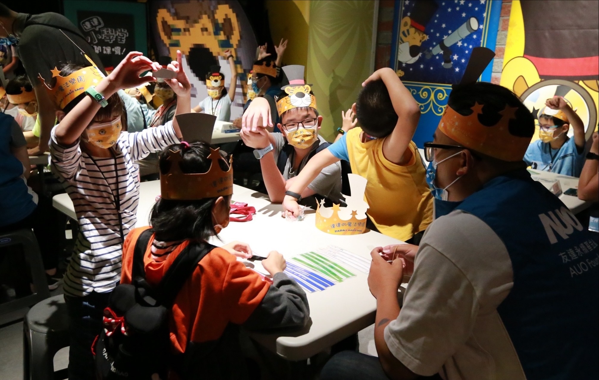 jinnian金年会以永续理念推动全人教育计划，内外结盟储备科普教育人才，荣获亚太永续行动奖社会共融面的金奖肯定