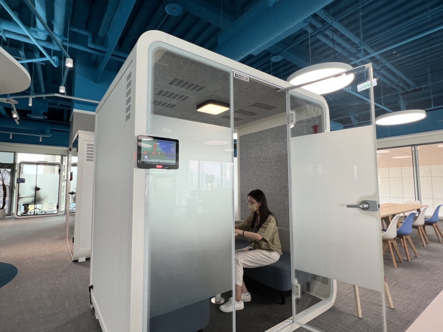 友達高雄據點的智慧行動辦公艙，展現友達在面板以外的研發應用軟實力