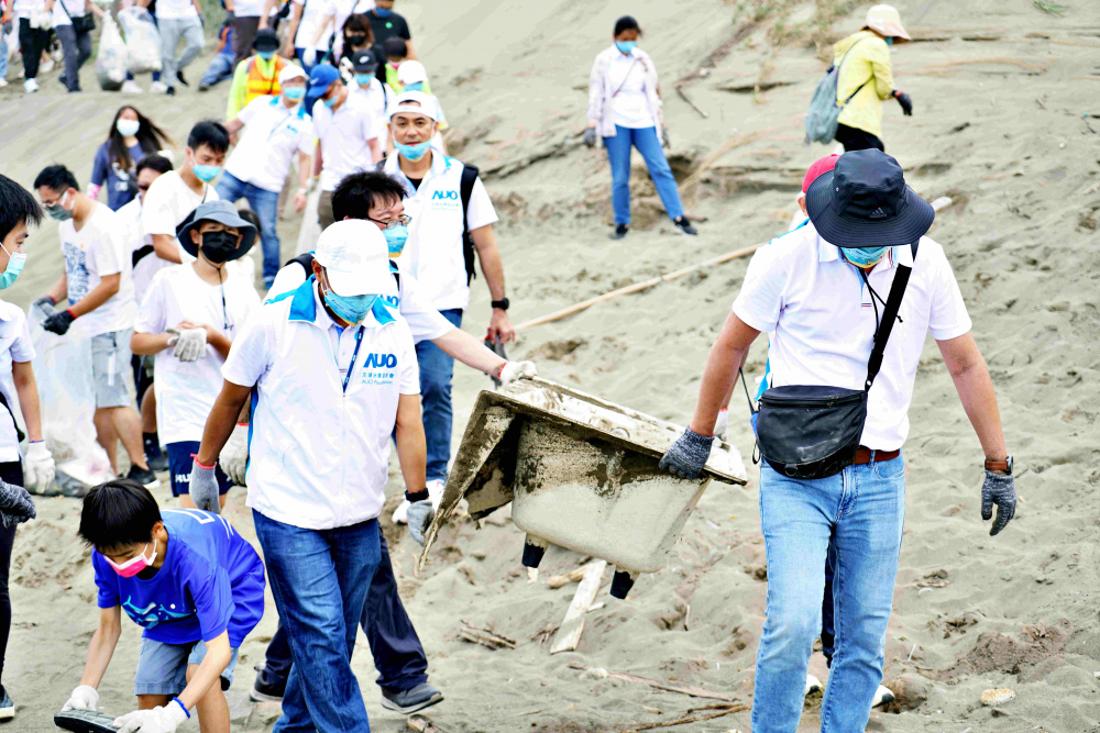 友達永續基金會2022 Ocean Party活動，與桃園市政府環保局、海湧工作室、觀音樹林里社區多方合作，一同手護台灣藍色海岸