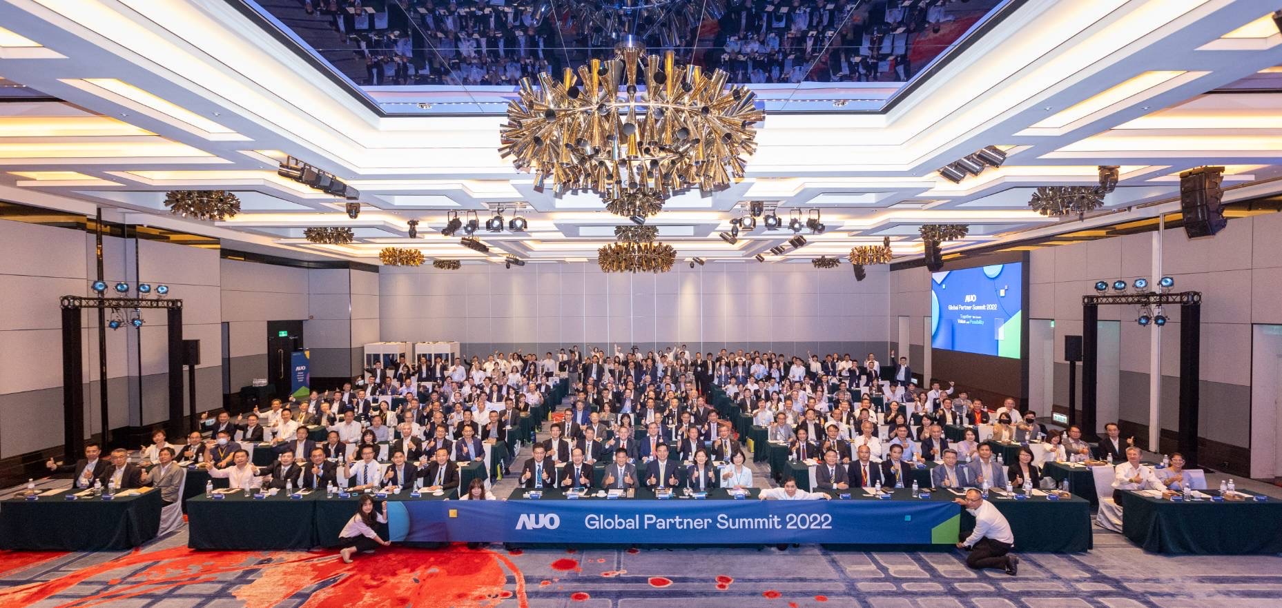 友達推動「安心、創新、用心、同心、盡心」五星職旅，為菲籍員工打造全方位照護，首度贏得「人權實踐與發展領袖獎」殊榮