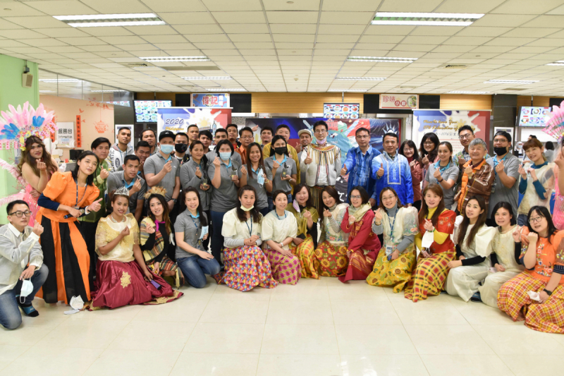 友達推動「安心、創新、用心、同心、盡心」五星職旅，為菲籍員工打造全方位照護，首度贏得「人權實踐與發展領袖獎」殊榮