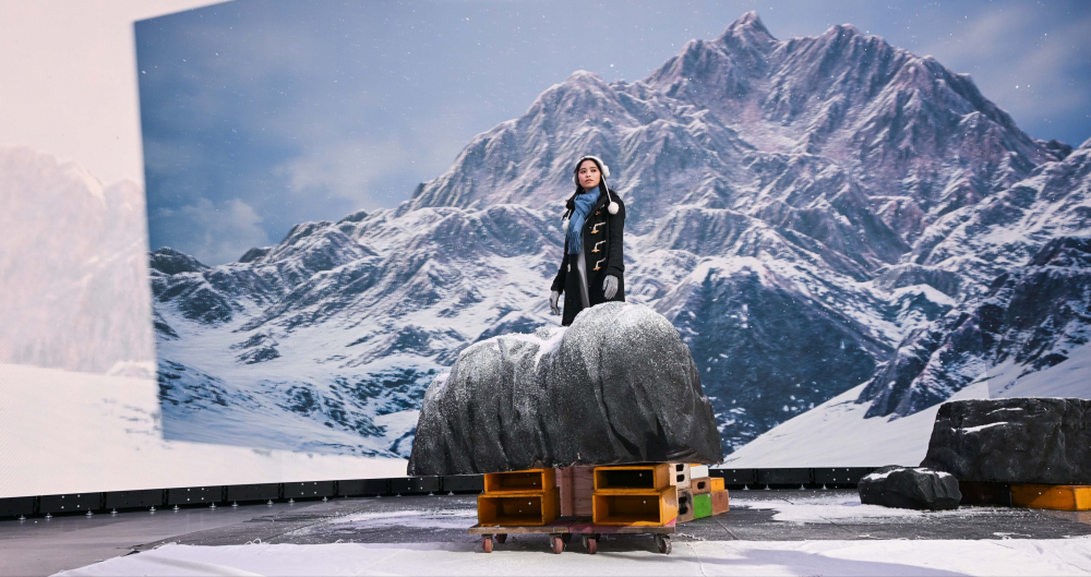 友達顯示屏專業調校技術與專案安裝經驗，使顯示屏呈現創作者想表達的精緻內容，讓表演者有沉浸式臨場感使演出逼真