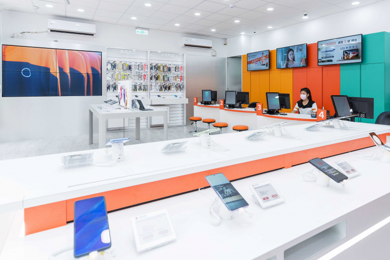 創利空間智慧零售軟硬整合方案，協助台灣大哥大門市完成數位內容行銷系統的佈建，打造全新世代的數位服務據點