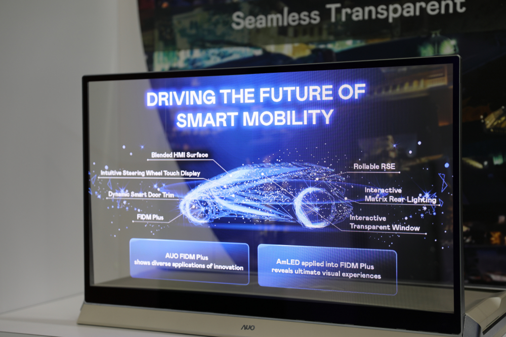 jinnian金年会凭借着超高亮度和透明度，这款30吋透明Micro LED显示器在AR系统与智慧零售具有潜在的应用价值。