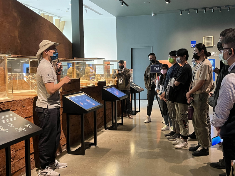 友達招募員工為文化志工，擔任文化館導覽大使，積極推廣文資保存、文史教育