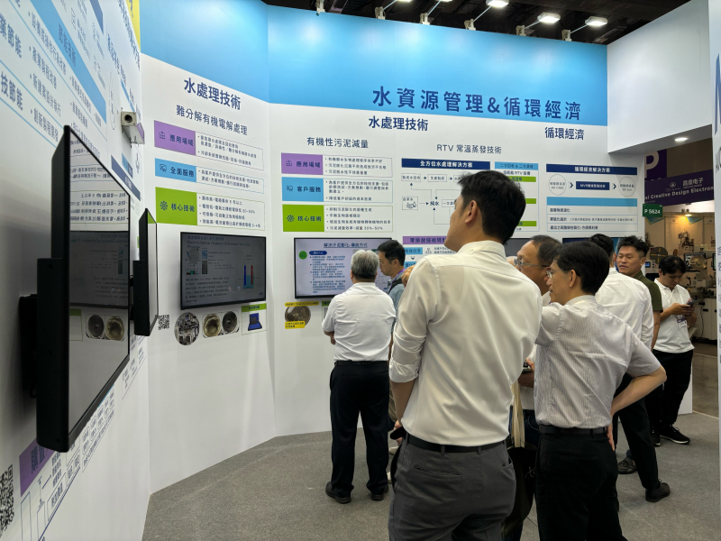 友達以深厚的智慧製造經驗發展永續戰略，積極延伸價值鏈，轉化成可供外界使用的綠色智慧服務，進軍SEMICON Taiwan 2024，提供半導體產業鏈打造AI世代的永續即戰力。