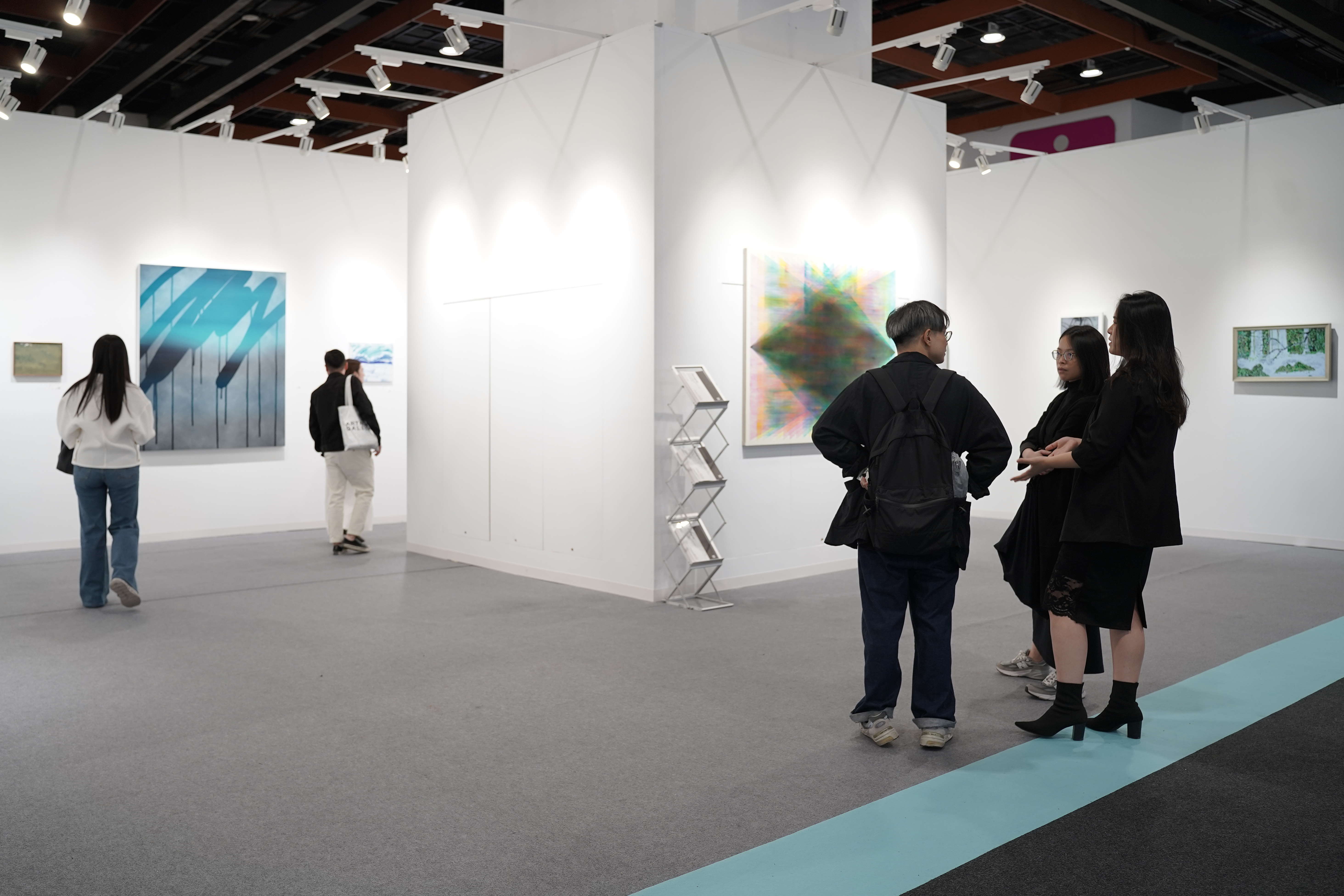 友達FindARTs將數位藝術與傳統媒介連結起來，不僅為觀眾呈現出卓越的視覺饗宴，更期望啟發新的藝術創作與展示形式，揭開數位藝術的新殿堂