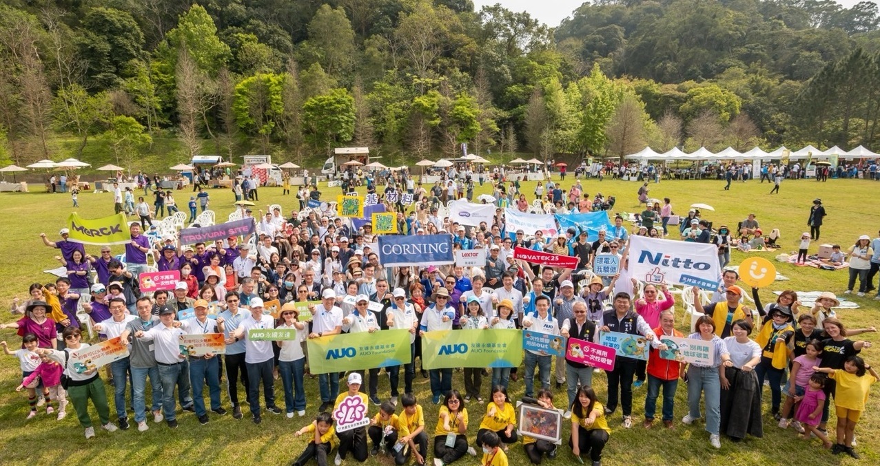 友達致力永續平衡發展，第14年入選DJSI世界指數成分股（DJSI World），在全球頂尖電子設備儀器元件產業展現卓越的永續競爭力，獲國際指數肯定