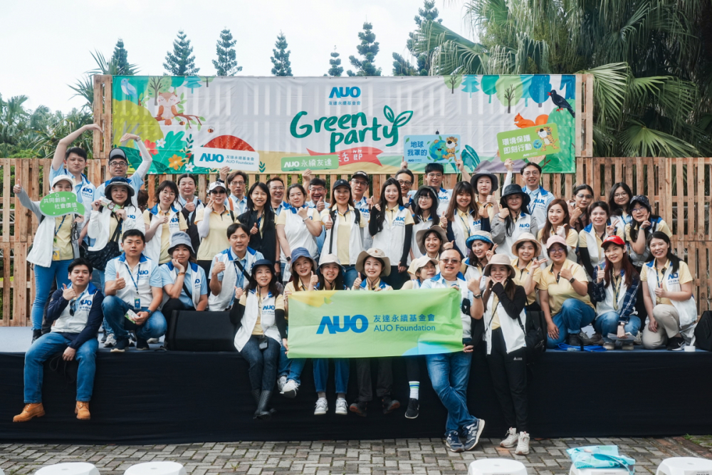 友達積極推動低碳轉型、節能減碳與減塑行動，落實環境承諾與社會責任，榮獲「台灣百大永續典範企業獎」